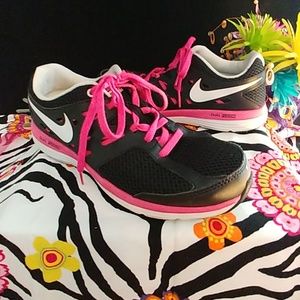 Nike tennis shoes sz 6Y